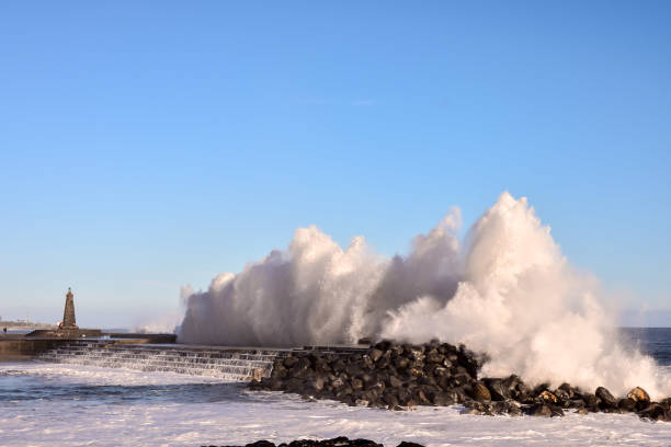istock BIg Wave in the Ocean 1391118674
