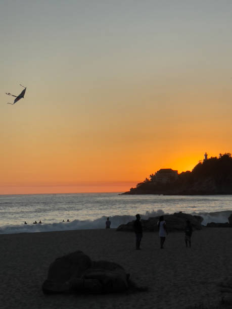 sunset in puerto escondido, mexico - puerto de sol imagens e fotografias de stock