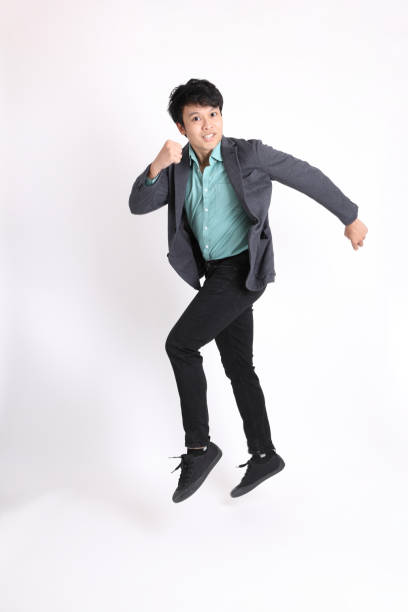 młody azjatycki biznesmen - men businessman jumping levitation zdjęcia i obrazy z banku zdjęć