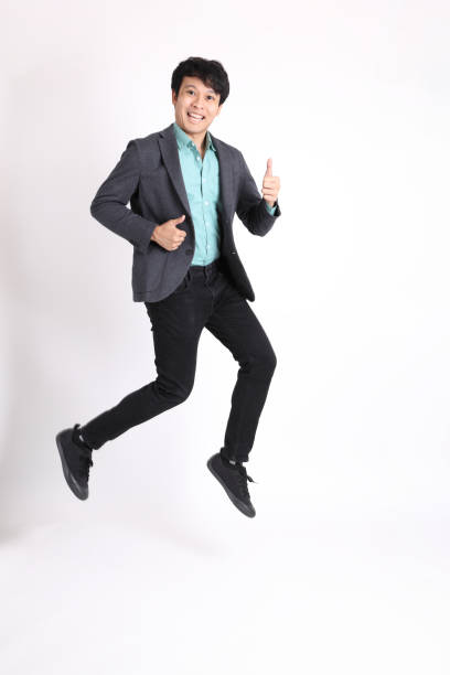 młody azjatycki biznesmen - men businessman jumping levitation zdjęcia i obrazy z banku zdjęć