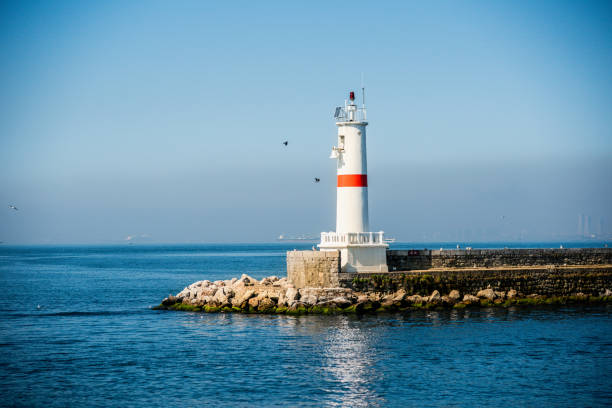 istock Lighthouse in Istanbul Kadikoy 1391189477