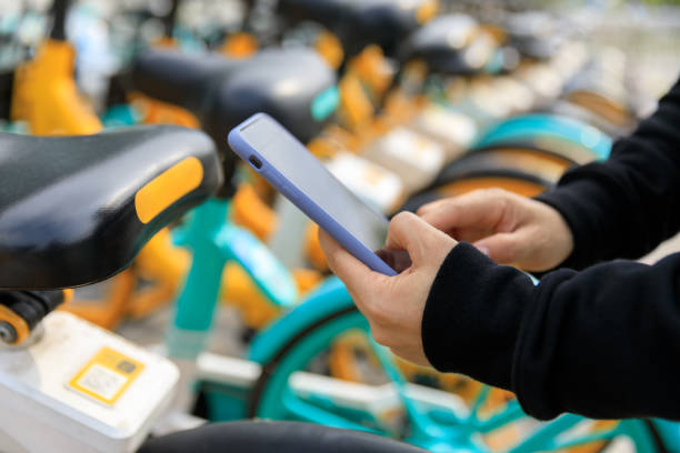 istock Hand using smartphone scanning the QR code of shared bike in city 1391200497