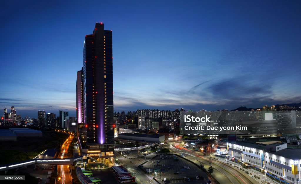 The view of Yongsan-gu, Seoul, Korea This is a picture taken with Sony Mirrorless a6000 camera. Apartment Stock Photo