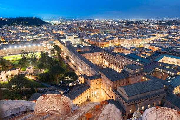 vista noturna sobre a cidade do vaticano - rome cityscape aerial view city - fotografias e filmes do acervo