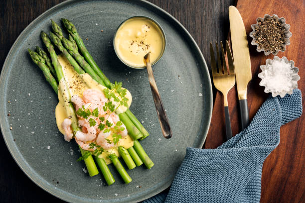 istock Green Asparagus With Prawns and a Hollandaise Sauce 1391239604
