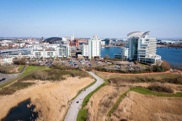 카디프 베이의 항공 보기 - cardiff millennium centre 뉴스 사진 이미지