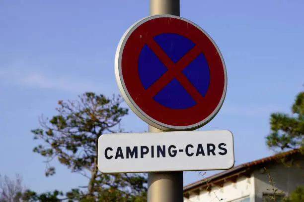 panel no campervan not allowed recreational vehicule rv symbol ban caravans and camping cars red blue round prohibition sign