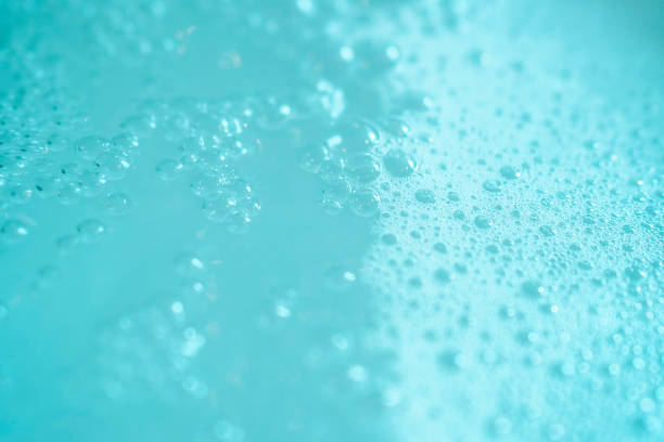 colpi d'acqua materici - green sea whirlpool bubble foto e immagini stock