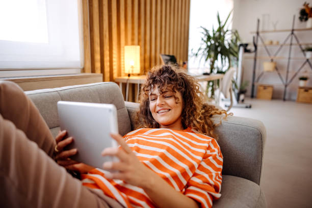 istock Who doesn't love a don't-leave-the-sofa day? 1391301911