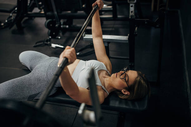 istock Young woman doing bench press 1391308999