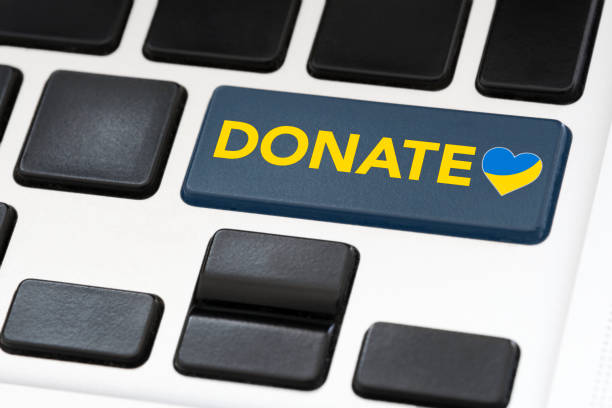 istock Donate Button: collecting donations to support Ukraine and its refugees 1391317881