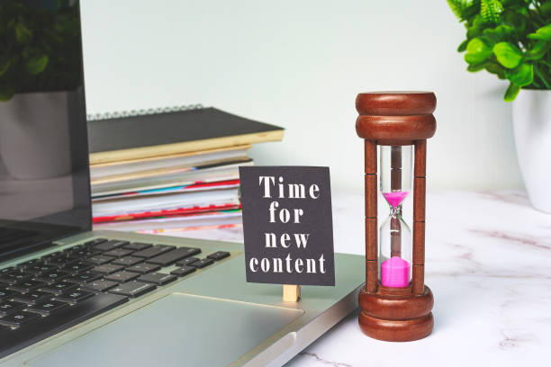 istock Motivational quote on chalkboard placed on laptop or notebook with hourglass. 1391351914
