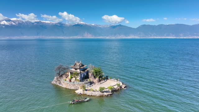 Erhai Lake has an island with a temple
