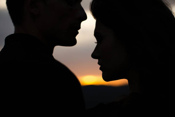 istock Silhouette sweethearts at sunset 1391364666