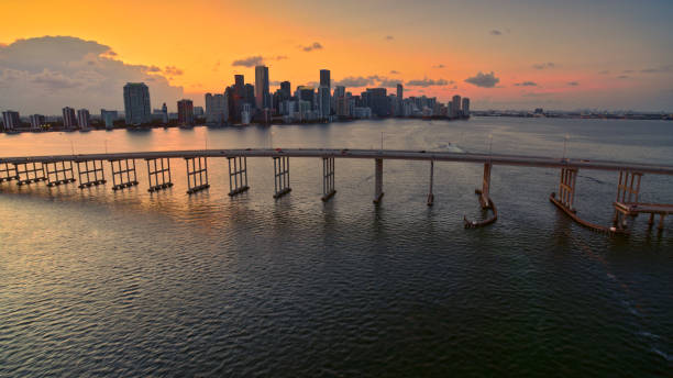 view of rickenbacker causeway - rickenbacker causeway imagens e fotografias de stock