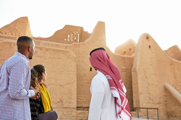 Guide and visitors looking at Salwa Palace in Diriyah ruins