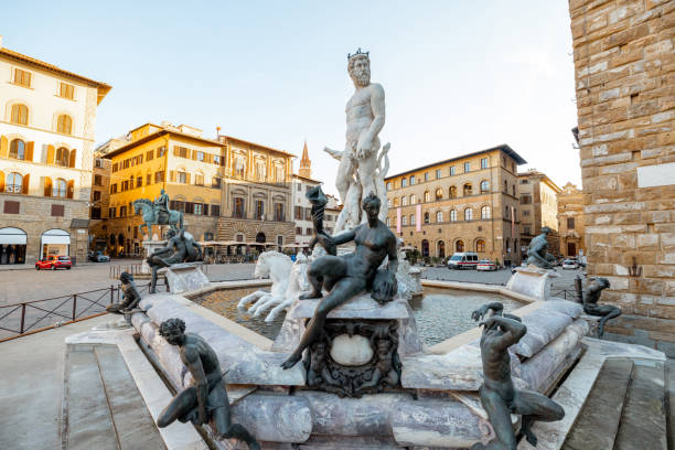 morgenblick auf den neptunbrunnen in florenz - palazzo vecchio piazza della signoria florence italy italy stock-fotos und bilder