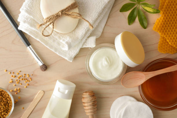 istock Cosmetics with honey extracts with tools on table top view 1391392390