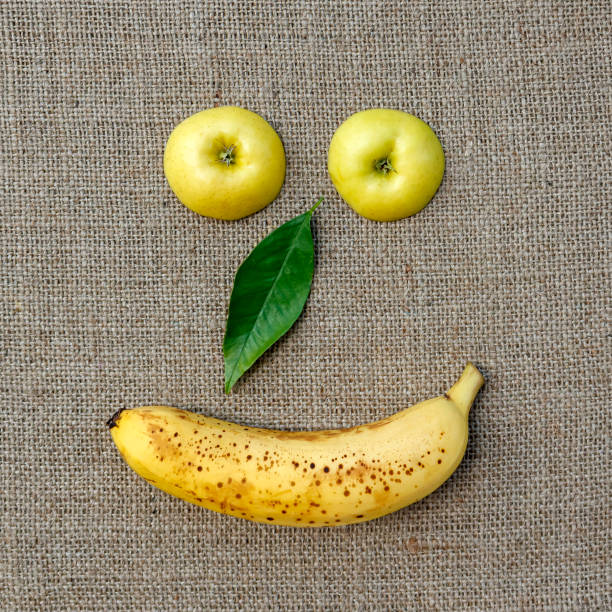 istock Two apple slices, green leaf and banana 1391402589