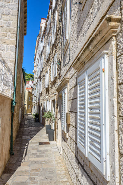 istock Narrow Mediterranean street 1391404096
