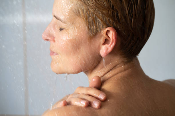 istock A short hair woman is taking a hot bath 1391409780