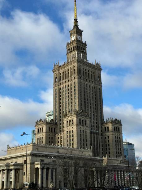 istock Poland - warsaw- monument 1391453643
