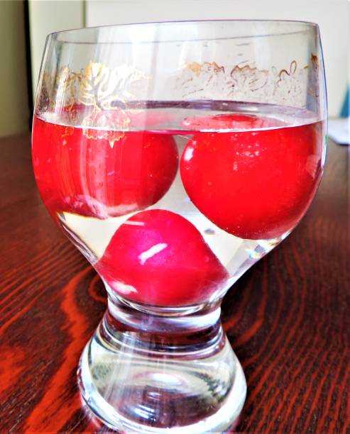 istock Three red radishes in water 1391491915