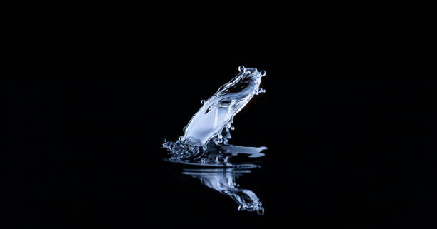 istock Splash and umbrella on black background 1391542835