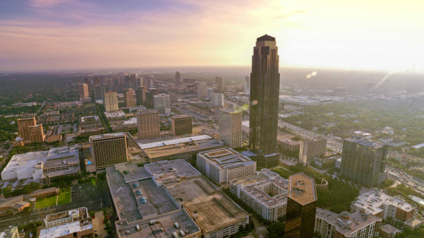 istock Williams tower in city 1391573025