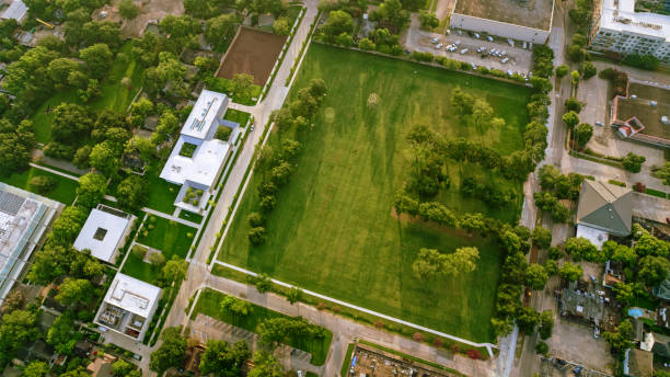 istock Public park in midtown 1391573035