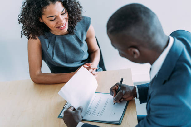 istock Business people signing a contract. 1391590170