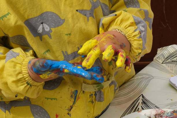 istock Early childhood development activity: finger painting outside on a sunny day 1391593837