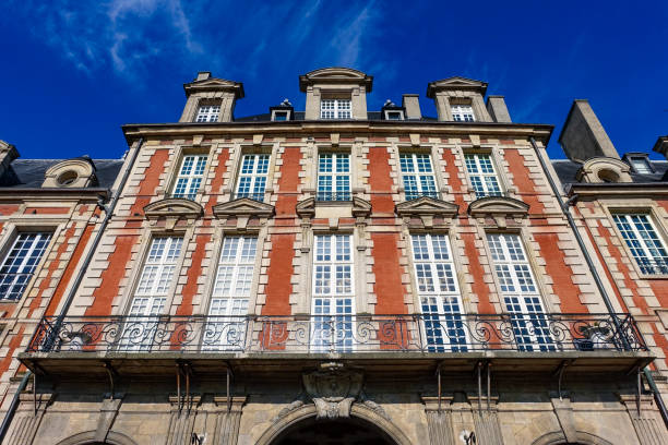 istock Place des Vosges (Paris, France), the oldest square in Paris 1391599404