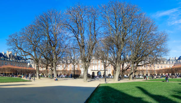 istock Place des Vosges (Paris, France), the oldest square in Paris 1391599548