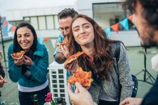 istock Pizza party on the roof 1391608610