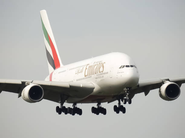 a380 d’emirates à l’aéroport de manchester. - airbus photos et images de collection