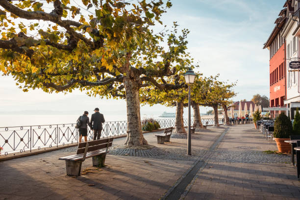 meersburg seepromenade boulevard with cafes along the lake bodensee - seepromenade imagens e fotografias de stock