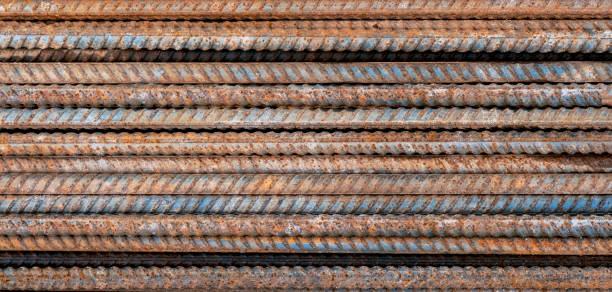 iron bars. Top view stack of straight old rusty high yield stress deformed reinforcement steel or iron bars. rusty pole stock pictures, royalty-free photos & images