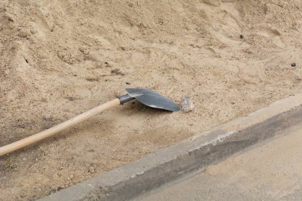 istock Shovel with wooden handle on the sand. Working tool in the environment 1391728977