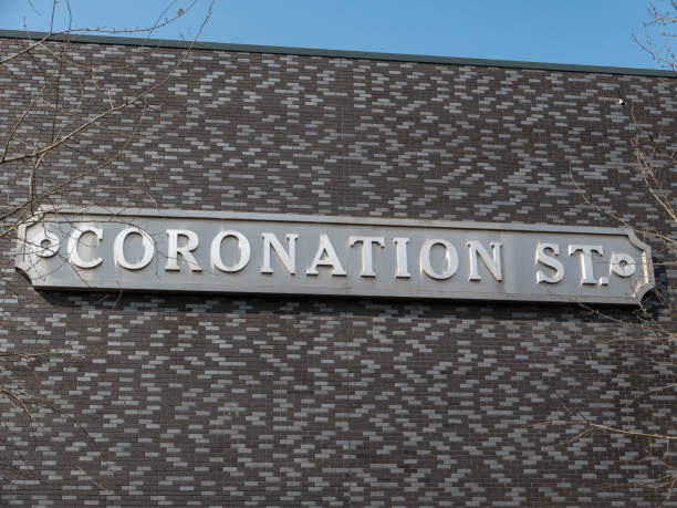 coronation street studio sign - corrie imagens e fotografias de stock