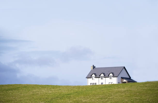 single house alone in countryside for peaceful living and mindfulness - housing development house scotland uk imagens e fotografias de stock