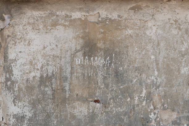 istock Old shabby plastered wall 1391750299