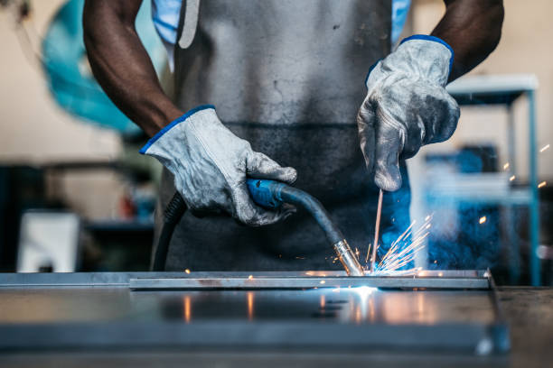 afro american welder - protective glove machinist human hand african descent imagens e fotografias de stock