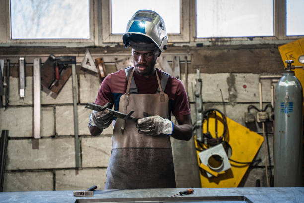 afro american welder - protective glove machinist human hand african descent imagens e fotografias de stock