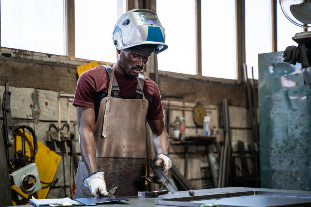 afro american welder - protective glove machinist human hand african descent imagens e fotografias de stock