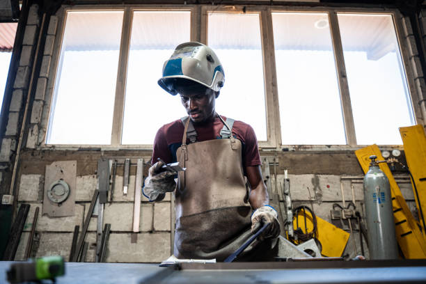 afro american welder - protective glove machinist human hand african descent imagens e fotografias de stock