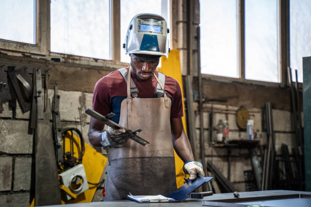 afro american welder - protective glove machinist human hand african descent imagens e fotografias de stock