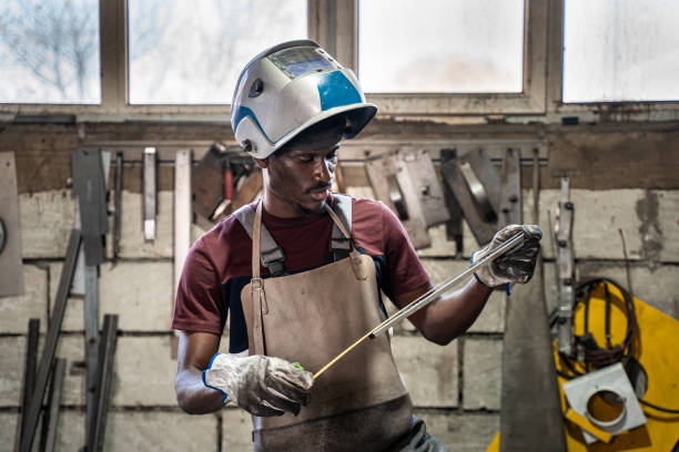 afro american welder - protective glove machinist human hand african descent imagens e fotografias de stock