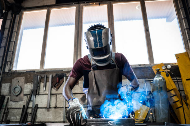 afro american welder - protective glove machinist human hand african descent imagens e fotografias de stock