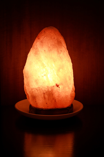 Himalayan lamp that eliminates magnetic waves and relaxes you, ideal for a spa, decoration to\n give massages in a health resort